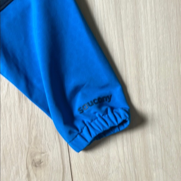 Saucony Blue and Navy Lightweight Windbreaker Jacket - Picture 4 of 7